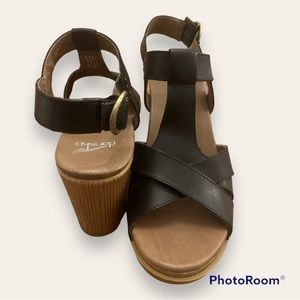 Dansko Comfortable Black T-Strap Leather Block Heels Sz 42